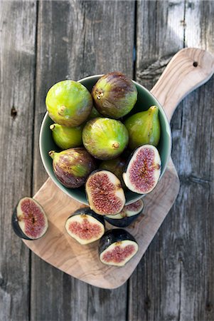 simsearch:659-06185542,k - Fresh figs in a bowl Foto de stock - Royalty Free Premium, Número: 659-08905381