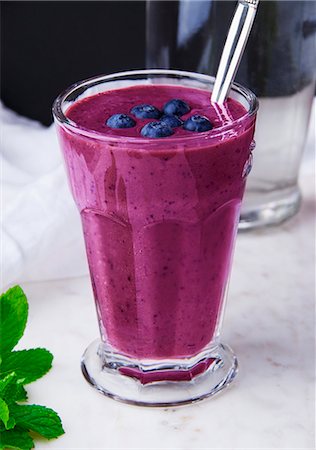 simsearch:659-06373374,k - A berry & beetroot smoothie Foto de stock - Sin royalties Premium, Código: 659-08905419