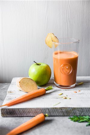 A glass of carrot, apple and ginger juice Stock Photo - Premium Royalty-Free, Code: 659-08905470