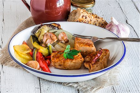 simsearch:659-01852978,k - Pork medallions with parsley and vegetables served with a multi-grain baguette Stock Photo - Premium Royalty-Free, Code: 659-08905497