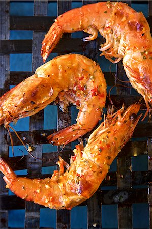 simsearch:659-03521352,k - Grilled king prawns with piri piri (seen from above) Photographie de stock - Premium Libres de Droits, Code: 659-08905529