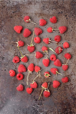 simsearch:659-08902501,k - Fresh raspberries on a metal surface (seen from above) Stock Photo - Premium Royalty-Free, Code: 659-08905600