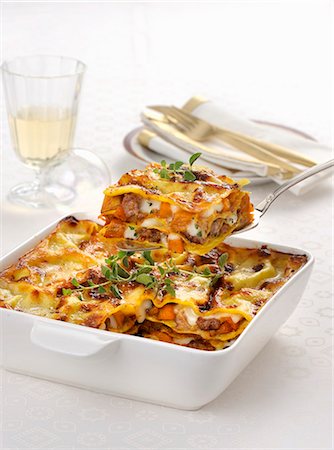 Lasagne con carne e zucca (Italian pasta bake with minced meat and pumpkin) Stock Photo - Premium Royalty-Free, Code: 659-08905676