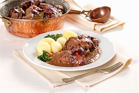 simsearch:659-08419571,k - Lepre in civet (Italian venison braised in red wine) Stock Photo - Premium Royalty-Free, Code: 659-08905714