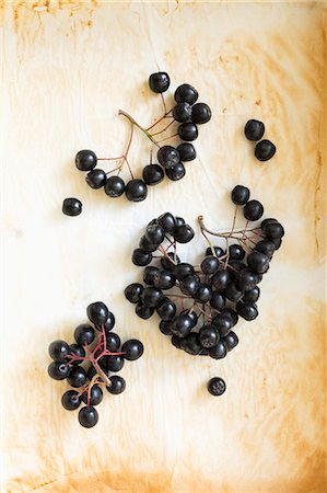 simsearch:659-06902965,k - Lots of aronia berries on used baking paper Stock Photo - Premium Royalty-Free, Code: 659-08905762