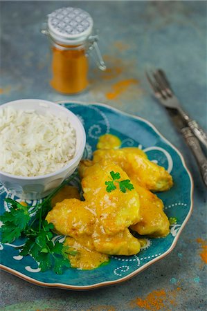 simsearch:659-01848366,k - Chicken with turmeric sauce and rice Foto de stock - Royalty Free Premium, Número: 659-08905779
