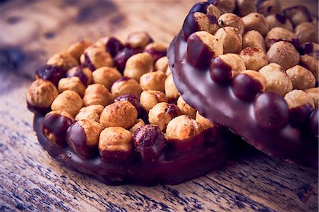 Hazelnuts in chocolate Stock Photo - Premium Royalty-Free, Code: 659-08905870