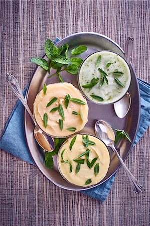 sorbetto - Three different sorbets with mint leaves (seen from above) Stock Photo - Premium Royalty-Free, Code: 659-08905900