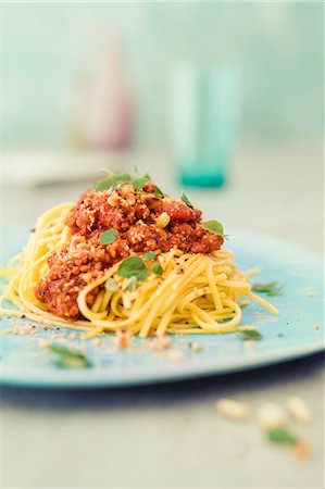 Spaghetti with tofu bolognese Foto de stock - Sin royalties Premium, Código: 659-08905996