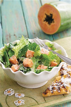 simsearch:659-08903655,k - Cos lettuce with papaya chunks and Parmesan Photographie de stock - Premium Libres de Droits, Code: 659-08905992