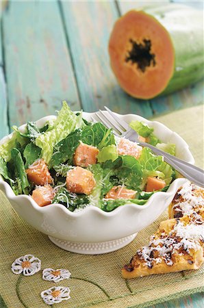 simsearch:659-08903655,k - Cos lettuce with papaya chunks and Parmesan Foto de stock - Sin royalties Premium, Código: 659-08905992