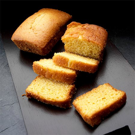 sweetcorn recipe - Mini cornbread loaves, one sliced Stock Photo - Premium Royalty-Free, Code: 659-08906069