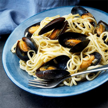 simsearch:659-03534608,k - Spaghetti with mussel Fotografie stock - Premium Royalty-Free, Codice: 659-08906062