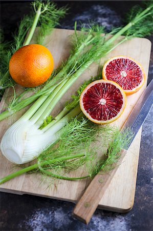 Blood oranges and fennel on a wooden board Foto de stock - Sin royalties Premium, Código: 659-08906126