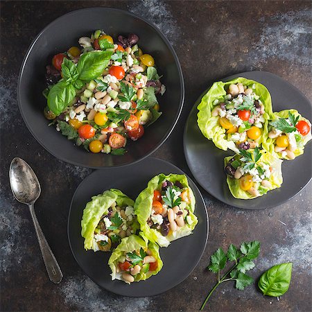 simsearch:659-06155025,k - White bean salad in lettuce cups Photographie de stock - Premium Libres de Droits, Code: 659-08906131