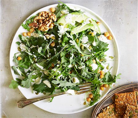 Kale & rocket salad with avocado and walnuts Stock Photo - Premium Royalty-Free, Code: 659-08906146