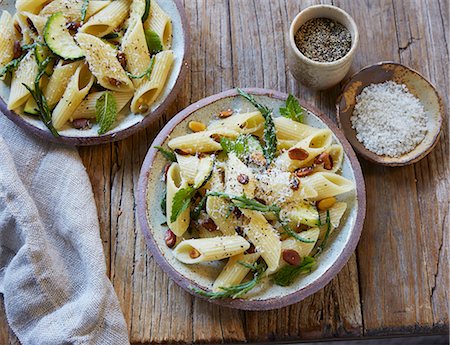 Penne with marsh samphire, pistachio nuts and mint Stock Photo - Premium Royalty-Free, Code: 659-08906148