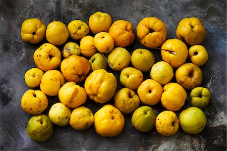 simsearch:659-08940046,k - Lots of quinces (seen from above) Fotografie stock - Premium Royalty-Free, Codice: 659-08906172