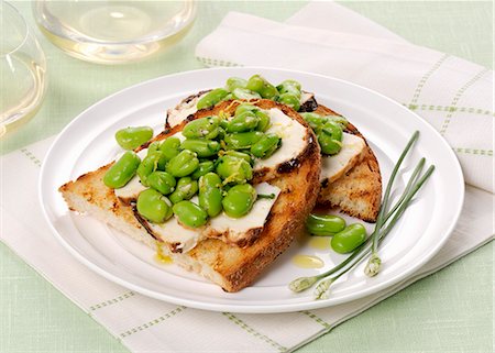 roasted bean - Crostini with smoked ricotta and broad beans Stock Photo - Premium Royalty-Free, Code: 659-08906187
