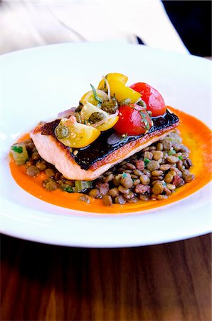 simsearch:659-06495301,k - Pan-fried fillet of salmon on a bed of lentils with dried tomato jus and cherry tomato salsa Photographie de stock - Premium Libres de Droits, Code: 659-08906199