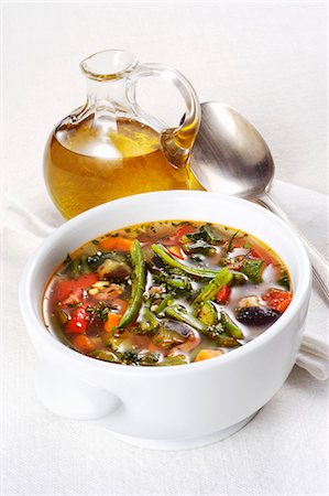 simsearch:659-08906358,k - Neapolitan minestrone Stock Photo - Premium Royalty-Free, Code: 659-08906276