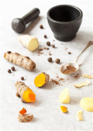 simsearch:659-08940725,k - Fresh turmeric root, ginger root and allspice Stock Photo - Premium Royalty-Free, Code: 659-08906338
