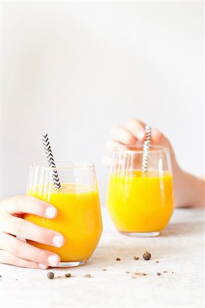 simsearch:659-03523361,k - Mango & pineapple smoothies with turmeric Stock Photo - Premium Royalty-Free, Code: 659-08906343