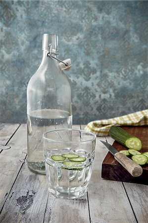 simsearch:659-08906047,k - A glass of cucumber water, a bottle of water and fresh cucumber Stockbilder - Premium RF Lizenzfrei, Bildnummer: 659-08906408