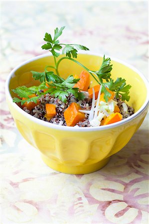 simsearch:659-01852520,k - Colourful quinoa salad with pumpkin and parsley Photographie de stock - Premium Libres de Droits, Code: 659-08906440