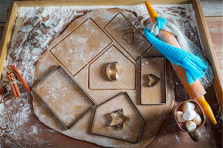 Parts for a gingerbread house being cut out Stock Photo - Premium Royalty-Free, Code: 659-08906500