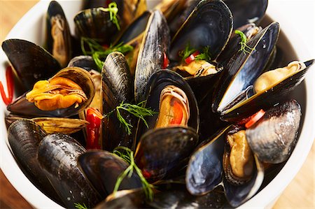 simsearch:659-03534608,k - Steamed mussels Fotografie stock - Premium Royalty-Free, Codice: 659-08906551