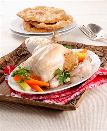 simsearch:659-06670984,k - A chicken stuffed with pine nuts and walnuts Photographie de stock - Premium Libres de Droits, Code: 659-08906574