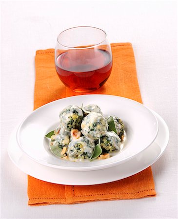 simsearch:659-01861281,k - Bread dumplings with herbs and gorgonzola Stock Photo - Premium Royalty-Free, Code: 659-08906578