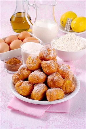 simsearch:659-06307832,k - Tortelli Carnevale alla Milanese (Italian fried doughnuts) Stock Photo - Premium Royalty-Free, Code: 659-08906606