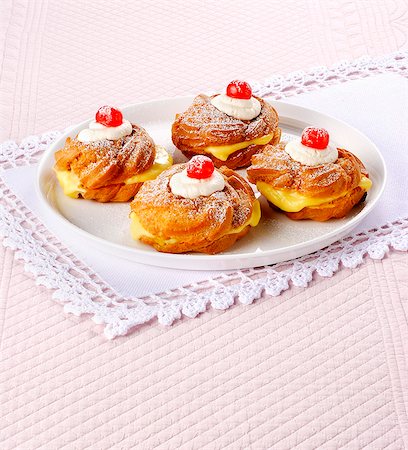 Zeppole di San Giuseppe (Italian fried doughnuts) Stock Photo - Premium Royalty-Free, Code: 659-08906613