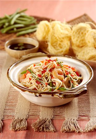 simsearch:659-03530088,k - Taglioni with prawns and chicken Stock Photo - Premium Royalty-Free, Code: 659-08906624