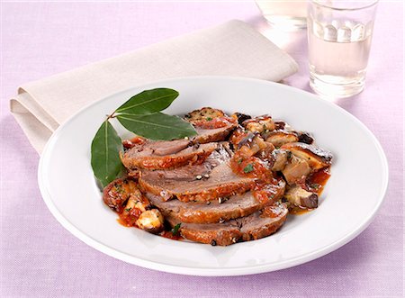 sliced mushroom - Sliced roast beef with porcini mushrooms Stock Photo - Premium Royalty-Free, Code: 659-08906778