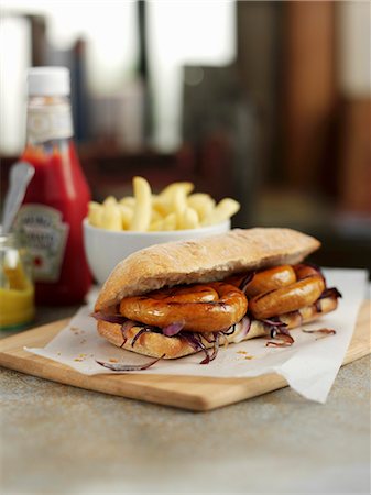 Ciabatta with sausage and onions in a restaurant Stock Photo - Premium Royalty-Free, Code: 659-08906773