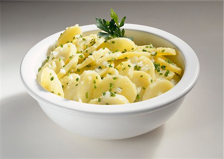simsearch:659-09125301,k - A bowl of potato salad with chives Stock Photo - Premium Royalty-Free, Code: 659-08902399