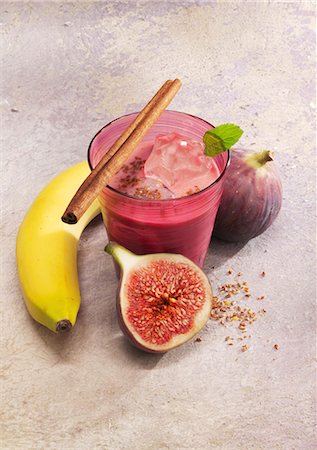 simsearch:659-03531927,k - A fig and banana smoothie with almond milk and flaxseed groats Stock Photo - Premium Royalty-Free, Code: 659-08902536