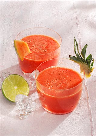 simsearch:659-03531927,k - Hawaiians smoothies with pineapple, papaya and guava juice Stock Photo - Premium Royalty-Free, Code: 659-08902539