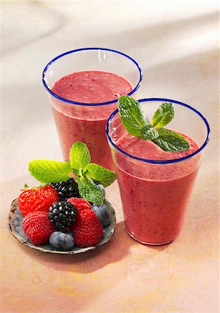 simsearch:659-07738692,k - A wake-up smoothie made with banana, berries and yoghurt Stock Photo - Premium Royalty-Free, Code: 659-08902533