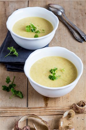 Jerusalem artichoke soup with parsley Stock Photo - Premium Royalty-Free, Code: 659-08902574