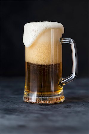 simsearch:659-08419681,k - A glass of beer with overflowing foam Stock Photo - Premium Royalty-Free, Code: 659-08902637