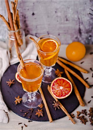 Hot apple punch with blood oranges and cinnamon Stock Photo - Premium Royalty-Free, Code: 659-08902631