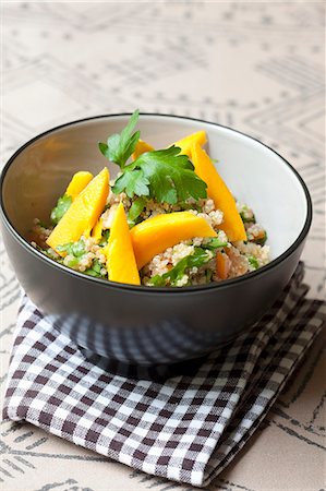 simsearch:659-08903655,k - Quinoa salad with mango and parsley Foto de stock - Sin royalties Premium, Código: 659-08902662