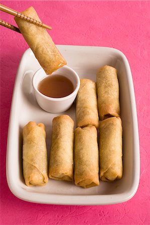 simsearch:659-07597105,k - Spring rolls with plum sauce Foto de stock - Royalty Free Premium, Número: 659-08902732