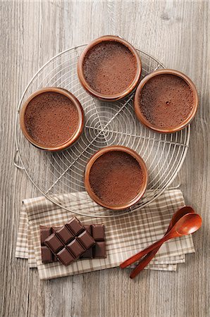 simsearch:659-08902806,k - Chocolate mousse in glasses Foto de stock - Sin royalties Premium, Código: 659-08902823