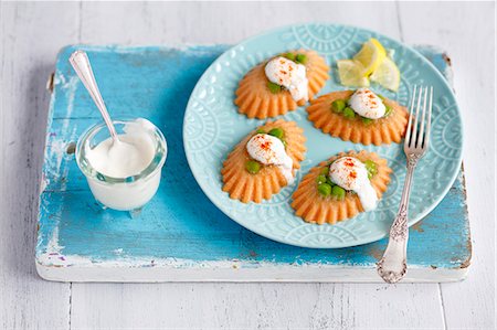 simsearch:659-07739677,k - Salmon mousse with gelatine and peas Stock Photo - Premium Royalty-Free, Code: 659-08902902