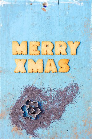 simsearch:700-00593001,k - Christmas greetings written in English with biscuits and cutters in poppy seeds Foto de stock - Royalty Free Premium, Número: 659-08902916